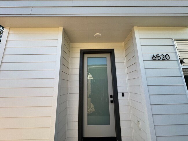 Foto del edificio - NEW CONSTRUCTION! 2 bd, 2.5 bath End Unit ...