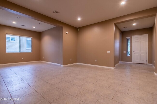 Building Photo - 12565 N Golden Mirror Dr