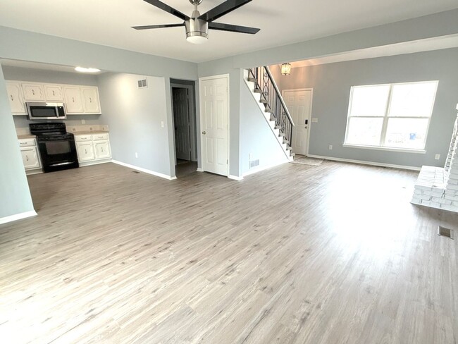 Foto del edificio - Fresh Updated 1/2 Duplex in Overland Park