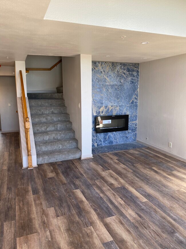 Living Area - 2151 Vista Del Mar St