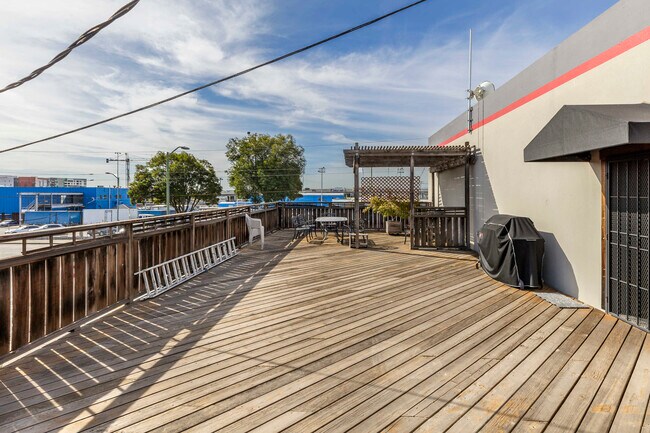 Foto del edificio - 530 E 8th St