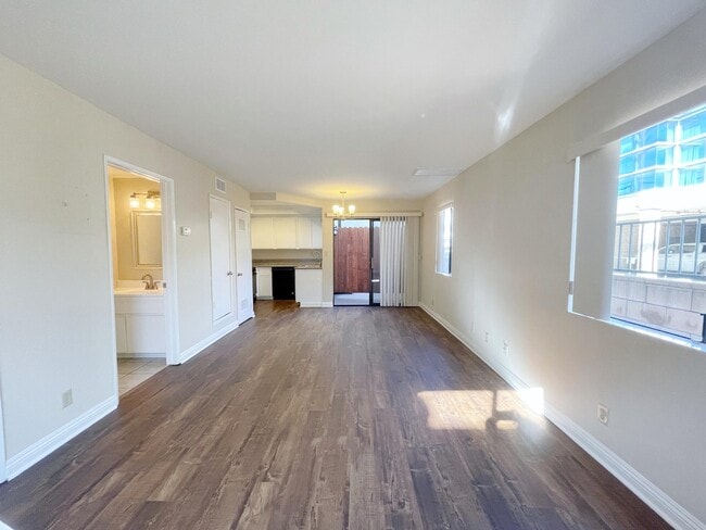 Building Photo - 1206 Viola Ave