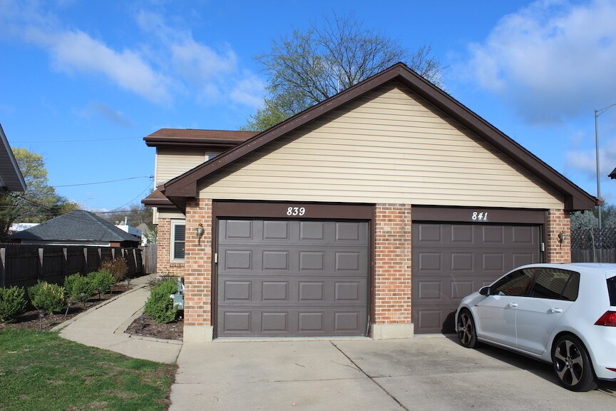 839 N Center St, Naperville, IL 60563 Townhome Rentals in Naperville