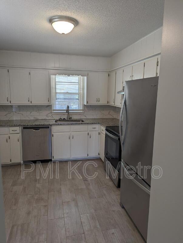 806 NW 15 St, Blue Springs, MO 64015 House Rental in Blue Springs, MO