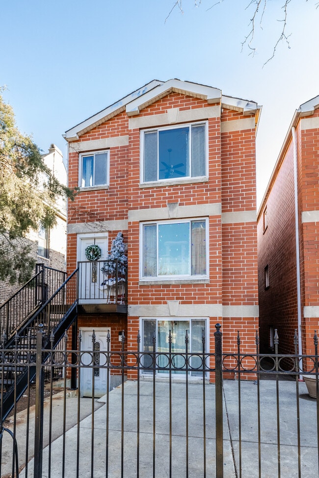 Building Photo - 807 S Claremont Ave