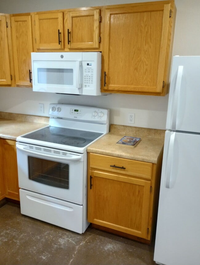 Building Photo - "Charming 2-Bedroom  with Spacious Living ...