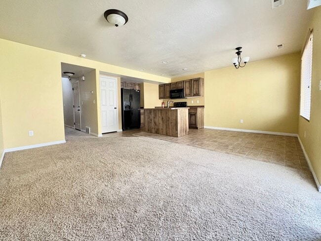 Building Photo - Updated 2-Bedroom Home in West Haven!