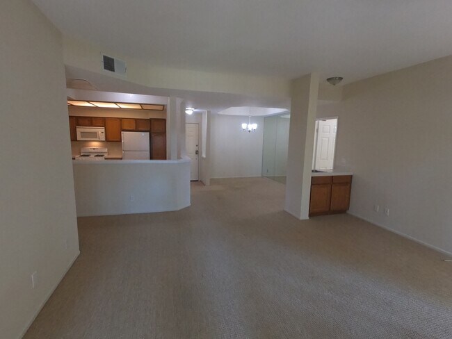 Building Photo - 5420 Sylmar Ave