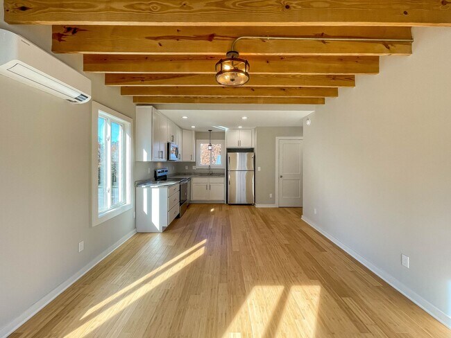 Foto del edificio - Beautiful, Brand-New Compact Cottage in So...