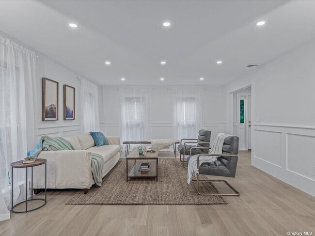 Foto del edificio - 269 Oyster Bay Road