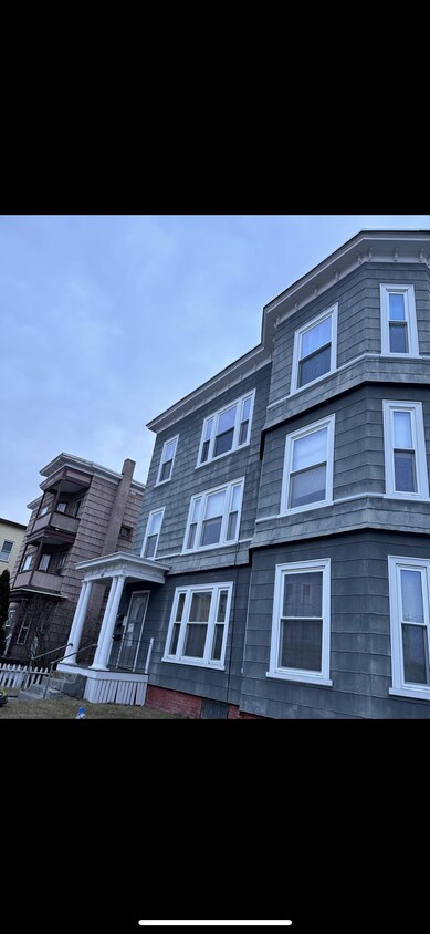 Foto principal - 569 Rimmon St