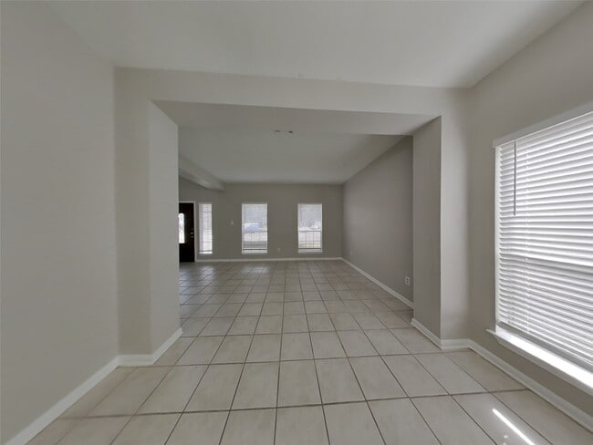 Building Photo - 5911 Klamath Falls Ct