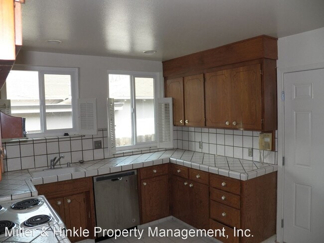 Building Photo - 3 br, 1 bath House - 623 N. Clover Avenue