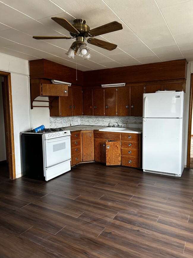 Foto del edificio - 413 W 5th St