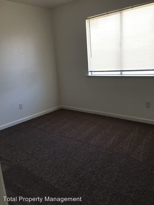 Building Photo - 524 W Meadow Ct