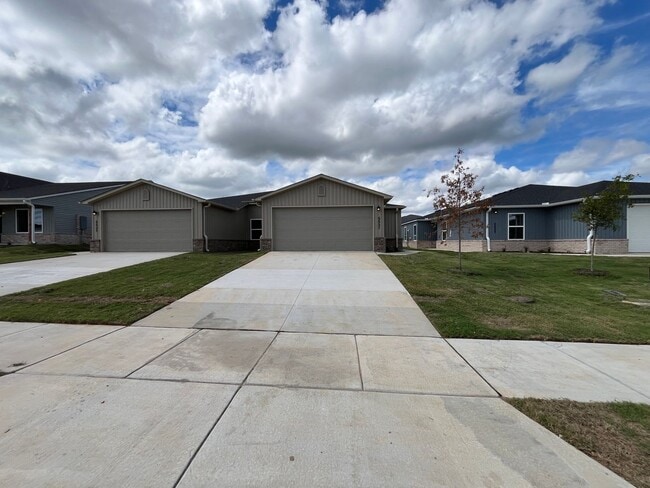 Building Photo - *NO RENT until 2026! BRAND NEW FOUR Bedroom Duplex in Bentonville
