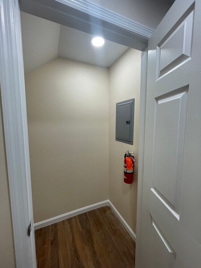 Armario - 207 Market St