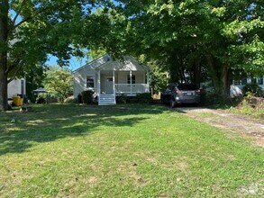 Building Photo - 484 Riverview Dr