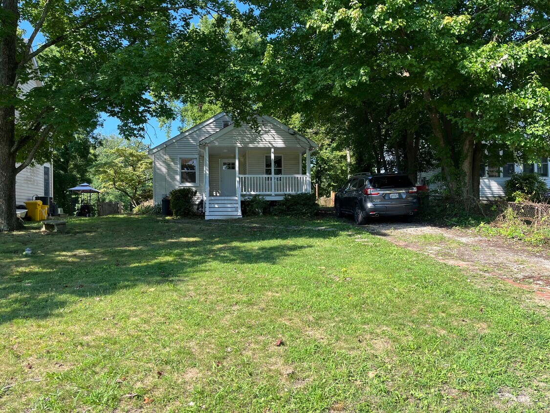 Primary Photo - 484 Riverview Dr