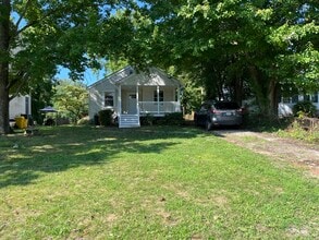 Building Photo - 484 Riverview Dr