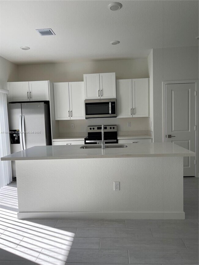 Foto del edificio - 748 SE 17th St