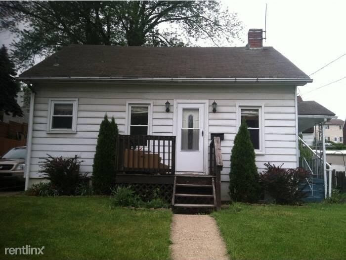 Primary Photo - 3 br, 1 bath House - 3160 Broadway Avenue
