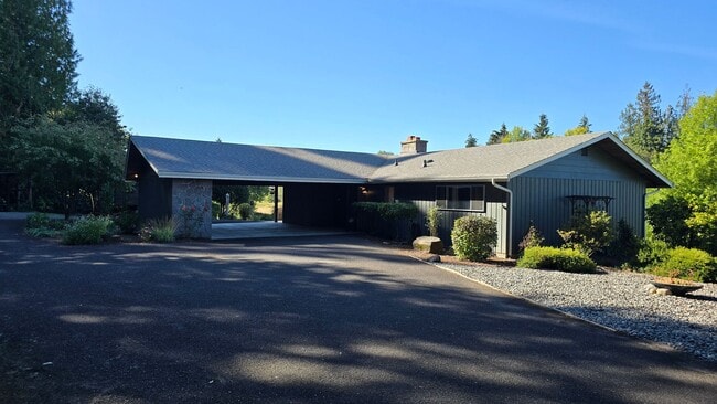 Building Photo - Beautiful 3 Bedroom Home on Acreage