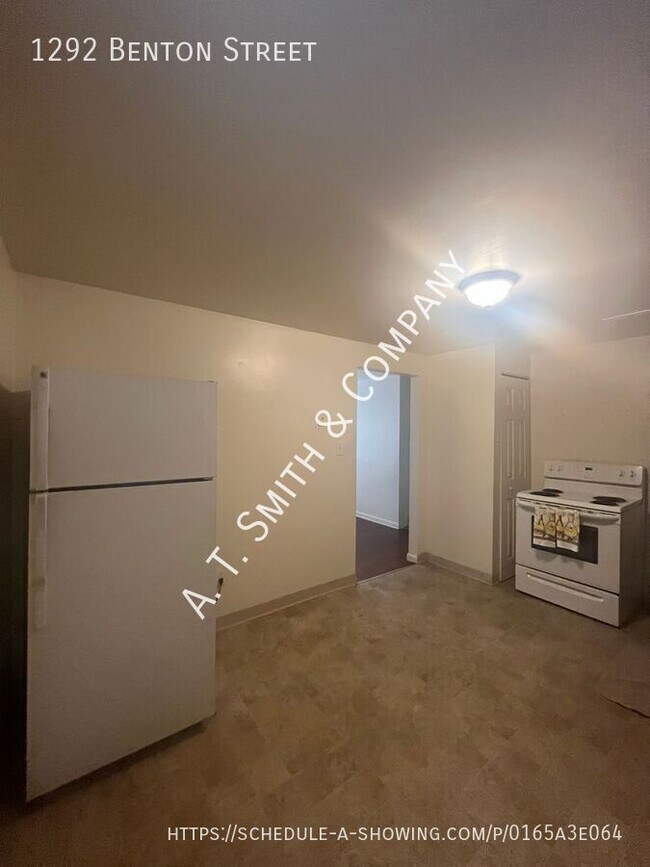 Foto del edificio - 1292 Benton St