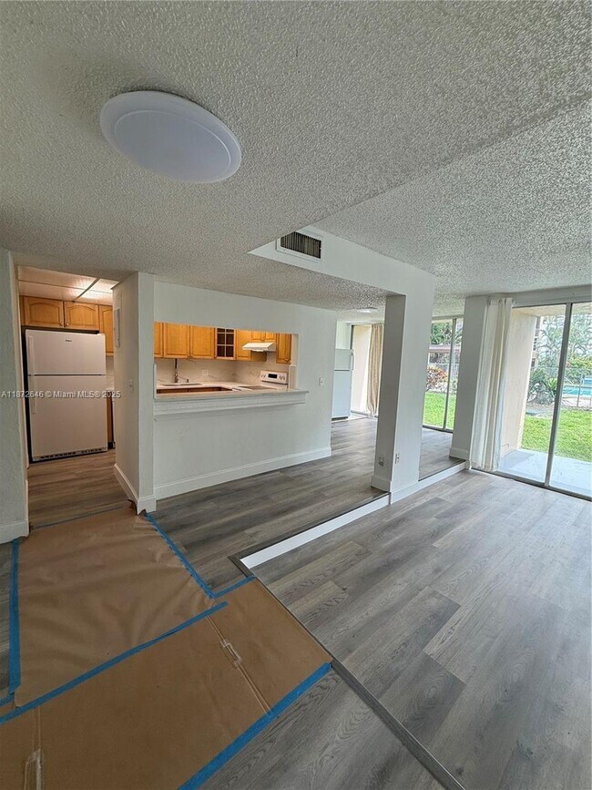Foto del edificio - 9441 Live Oak Pl