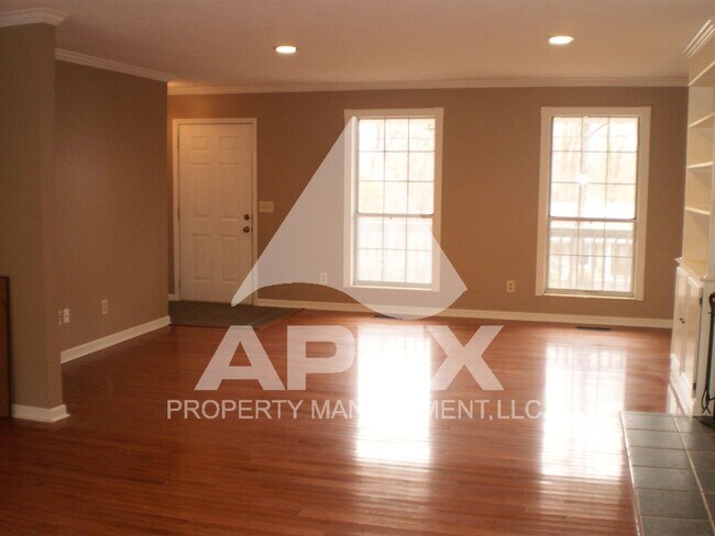 Foto del edificio - Spacious 3 Bd - 2.5 Ba  Cottage Style 2-St...