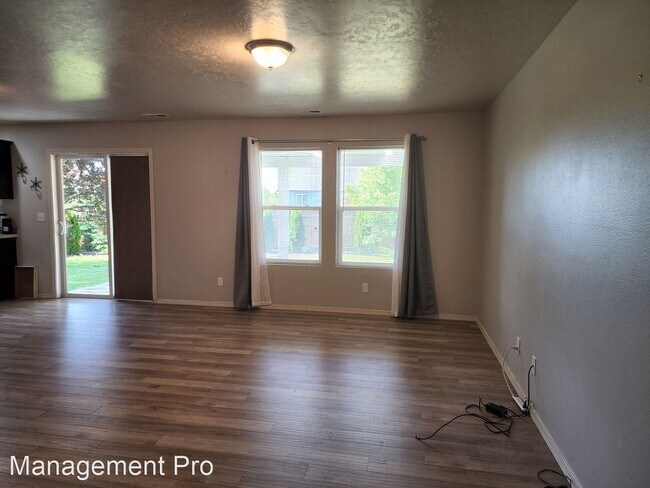 Building Photo - 3 br, 2.5 bath House - 10001 W. Irving St.