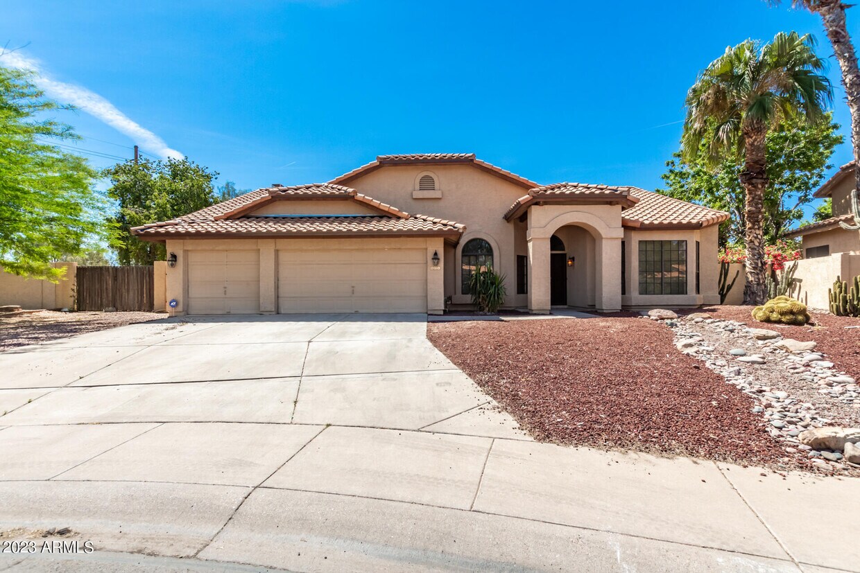 Primary Photo - 801 W Emerald Island Dr