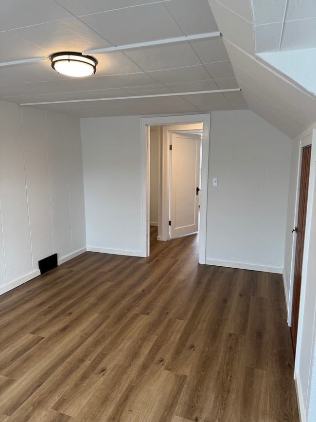 Building Photo - 204 Feltz St