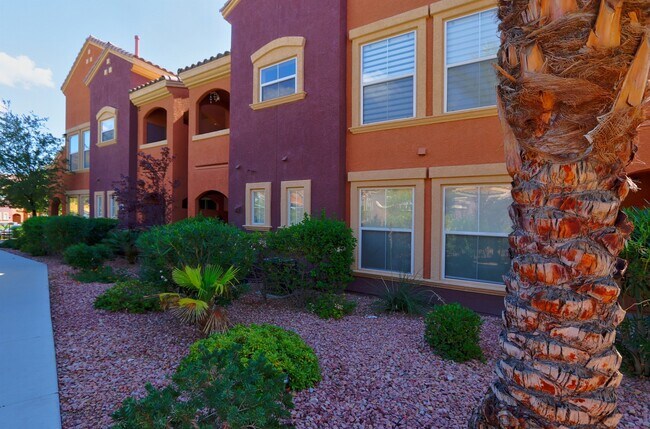 Building Photo - 3975 N. Hualapai Way #281 - Fully Furnishe...