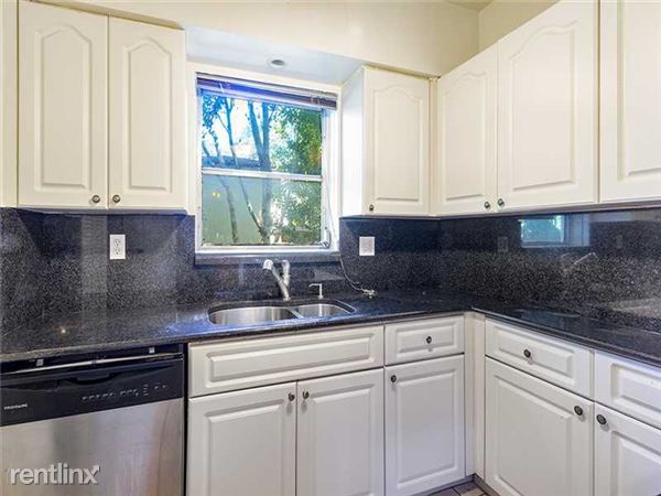 Building Photo - 3701 Loquat Ave