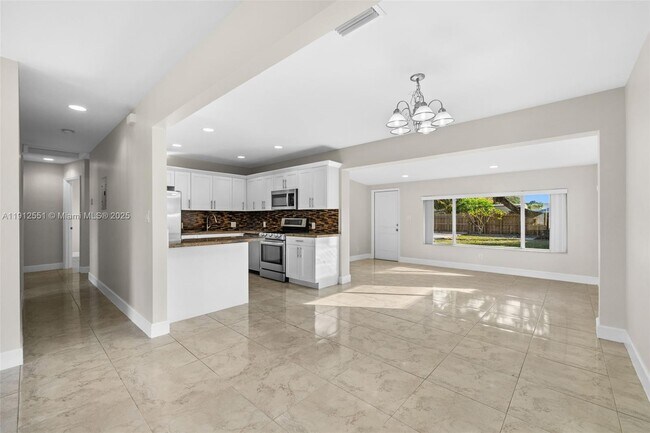 Building Photo - 2410 Coolidge St