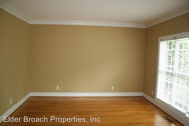 Foto del edificio - 9722 Shadowmere Ln