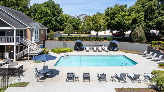 Piscina sur - Amberwood at Lochmere