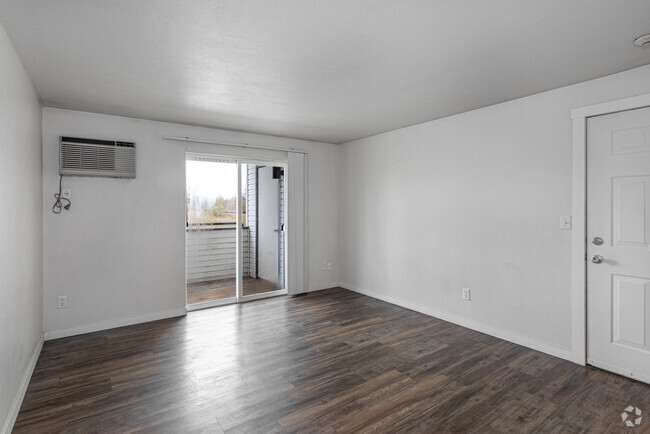 2BR, 1BA - 875SF - GoGo West