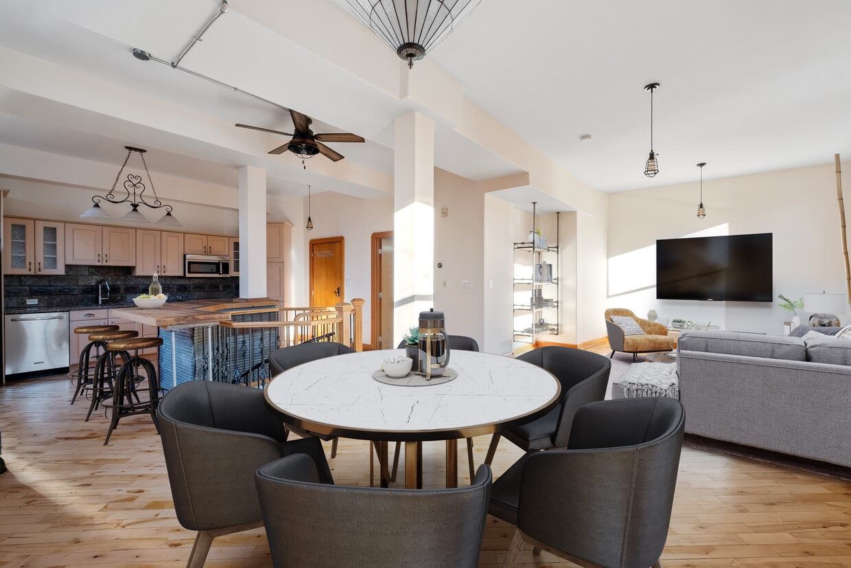 Photo principale - 10141 95 St NW