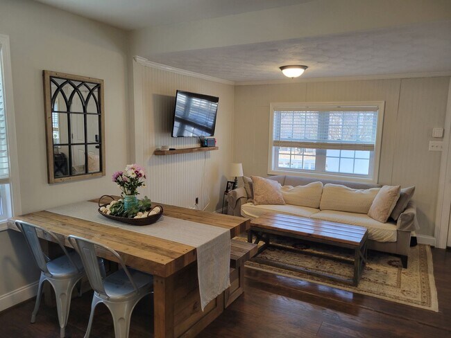 Foto del edificio - Charming 3 BR/2 BA Single-Family Home in O...