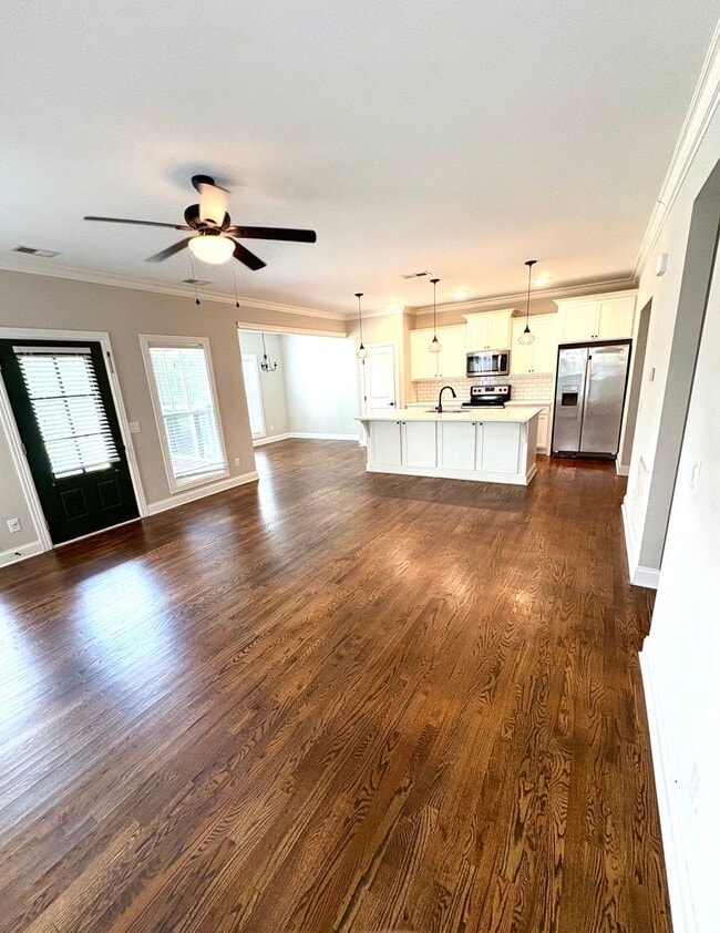 Building Photo - Beautiful 3 bedroom, 2.5 bath in South Nas...
