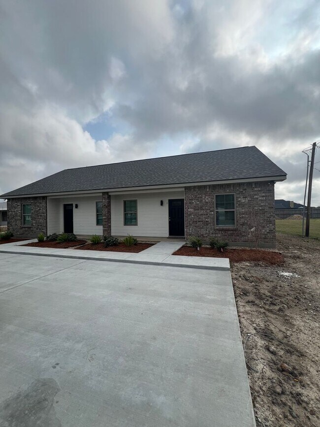 Foto del edificio - Brand New Duplex