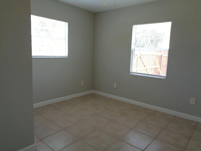 Foto del edificio - 3601 Lakewood Rd