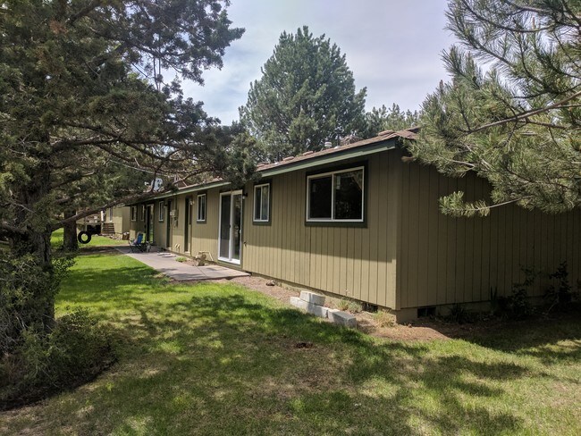 Building Photo - 531-533 & 555-557
