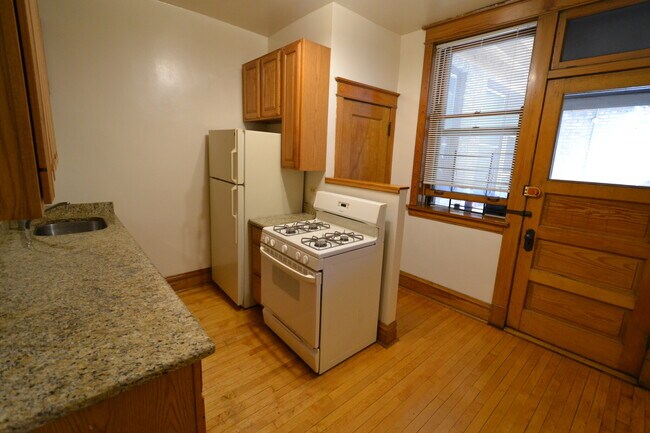 Foto del edificio - 3767 N Lakewood Ave