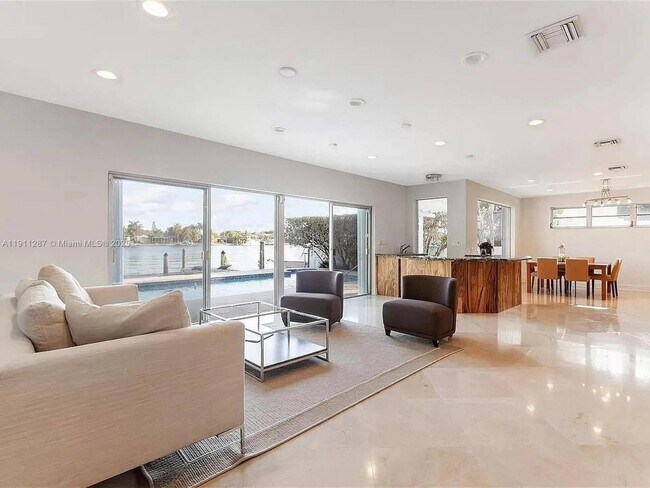 Foto del edificio - 565 N Shore Dr