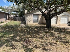 Building Photo - 16133 Stoneham Cir