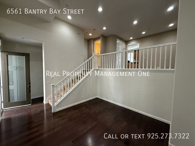 Foto del edificio - 6561 Bantry Bay St