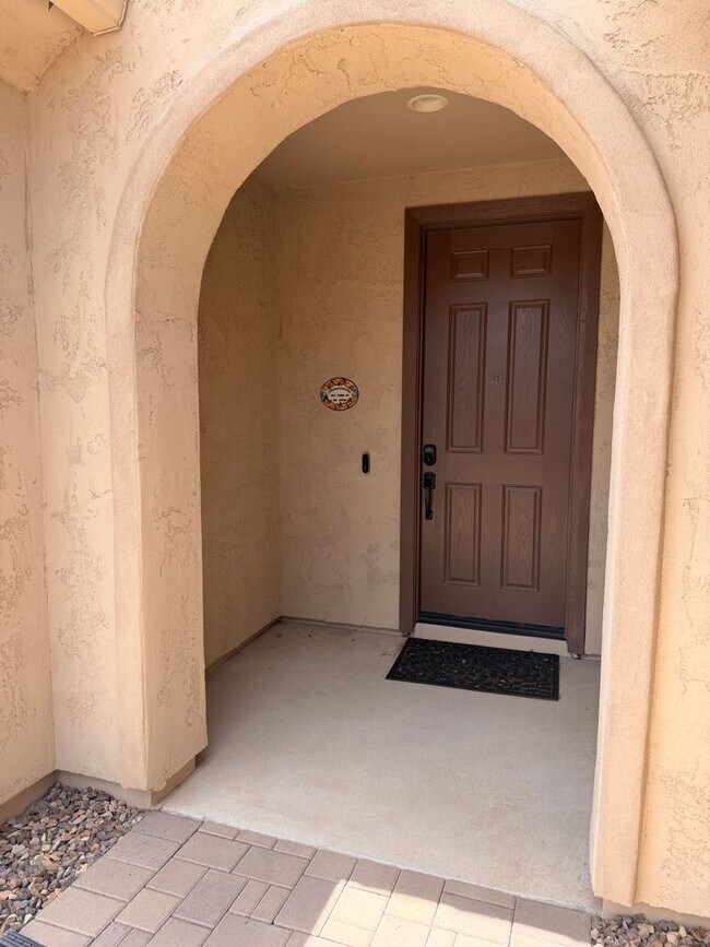 Building Photo - 2 Bed 2 Bath + Den Long-Term Rental in Anthem at Merrill Ranch!